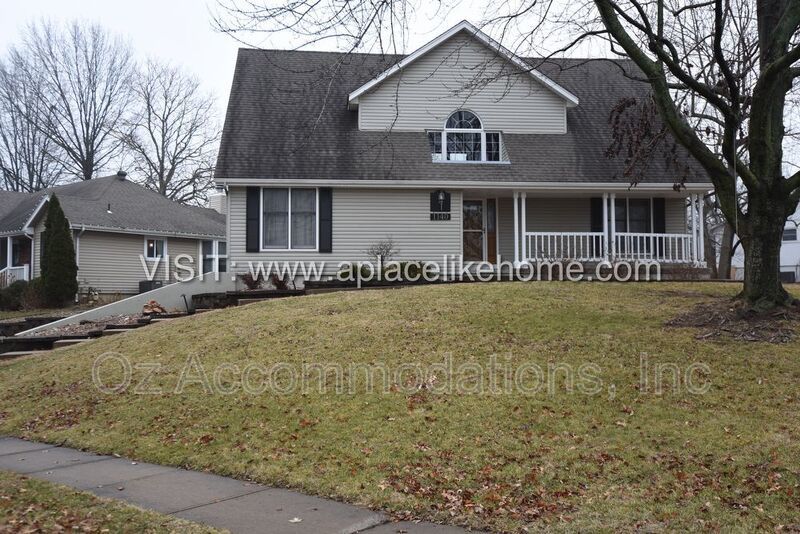 AVAILABLE NOW! 1140 SW Huntington Dr Blue Springs, MO 64015 property image