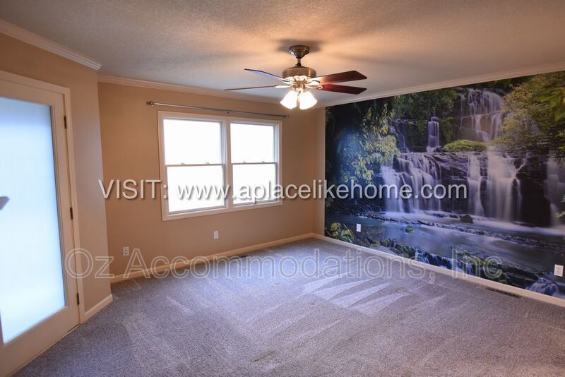 AVAILABLE NOW! 1140 SW Huntington Dr Blue Springs, MO 64015 property image
