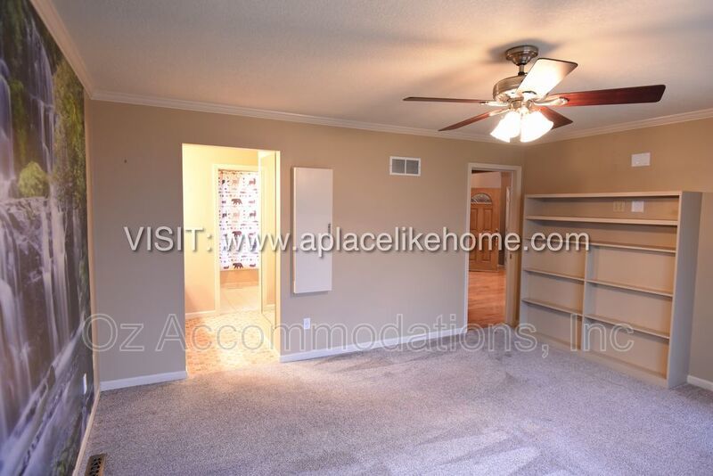AVAILABLE NOW! 1140 SW Huntington Dr Blue Springs, MO 64015 property image