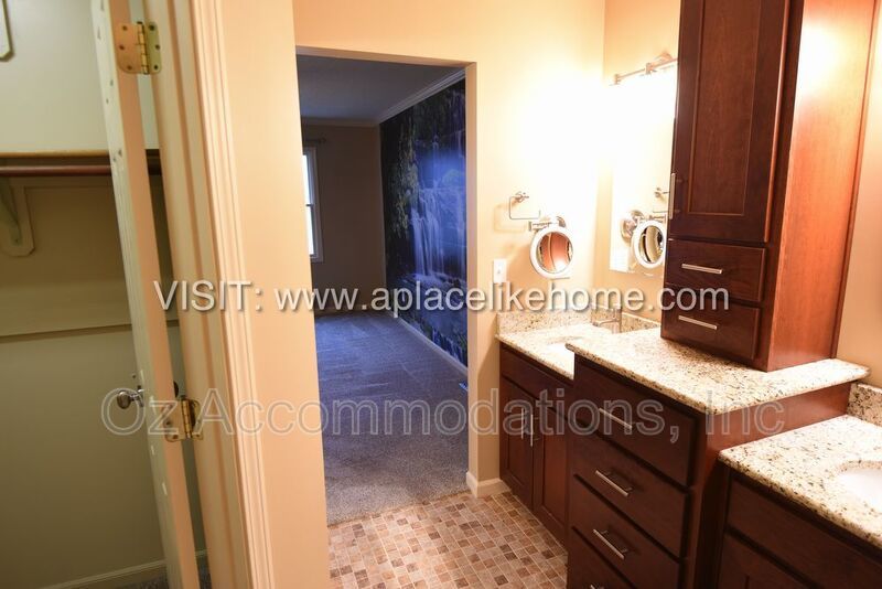 AVAILABLE NOW! 1140 SW Huntington Dr Blue Springs, MO 64015 property image