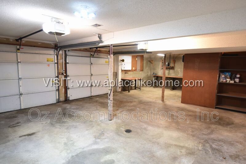 AVAILABLE NOW! 1140 SW Huntington Dr Blue Springs, MO 64015 property image