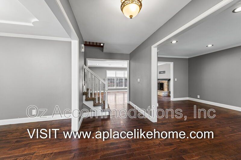 Spacious 4-Bedroom Home in Overland Park property image
