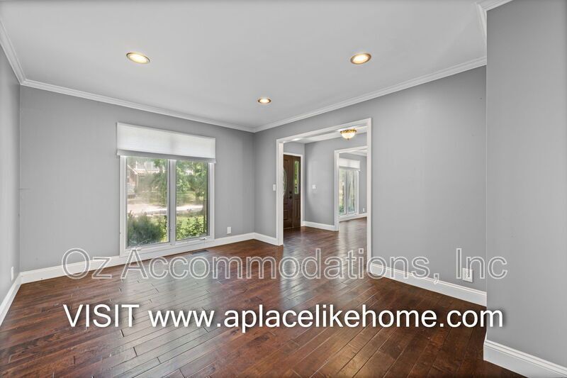 Spacious 4-Bedroom Home in Overland Park property image