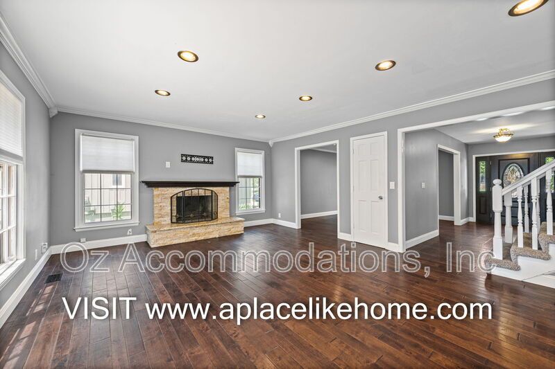 Spacious 4-Bedroom Home in Overland Park property image