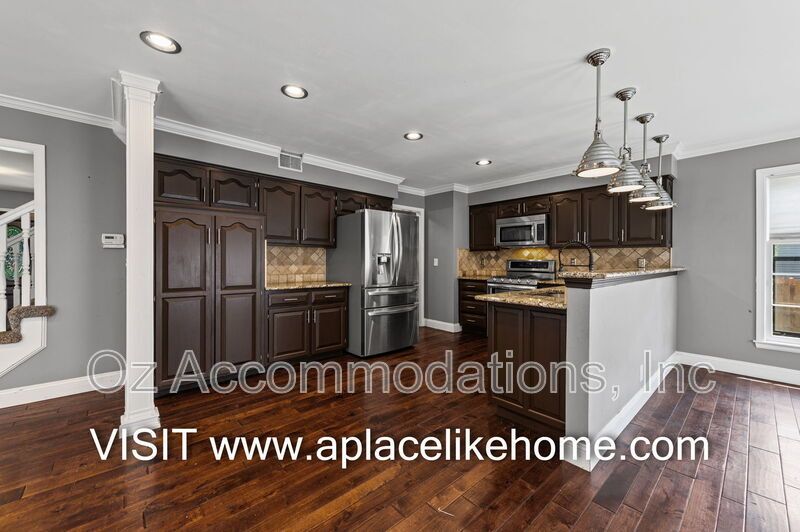 Spacious 4-Bedroom Home in Overland Park property image
