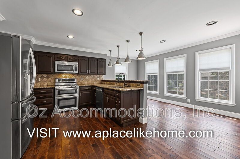 Spacious 4-Bedroom Home in Overland Park property image