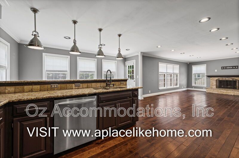 Spacious 4-Bedroom Home in Overland Park property image