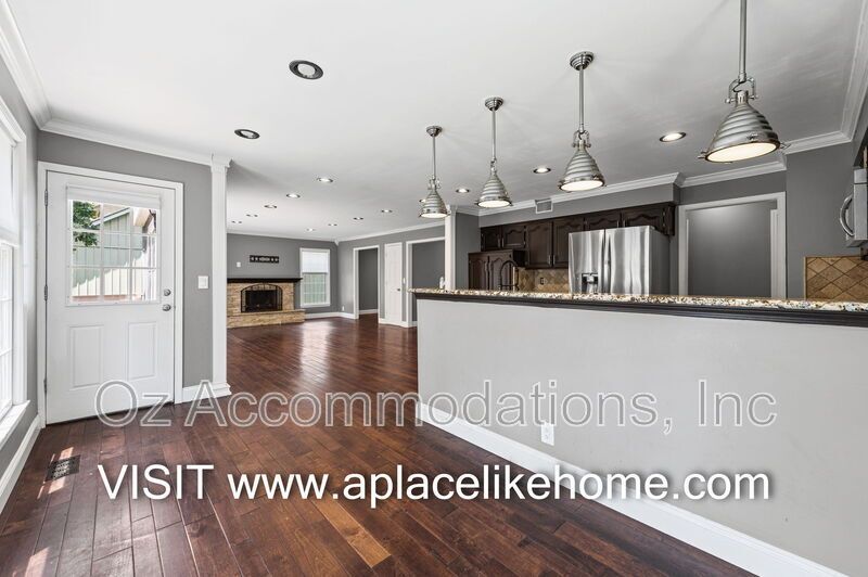 Spacious 4-Bedroom Home in Overland Park property image
