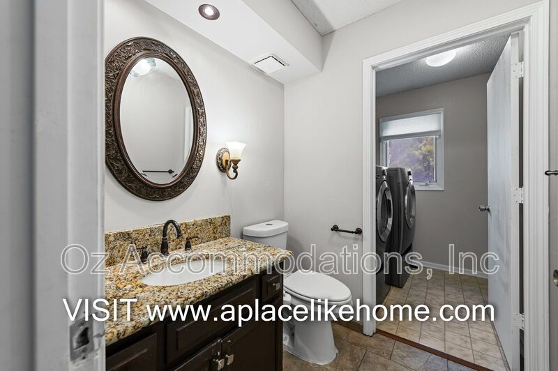 Spacious 4-Bedroom Home in Overland Park property image