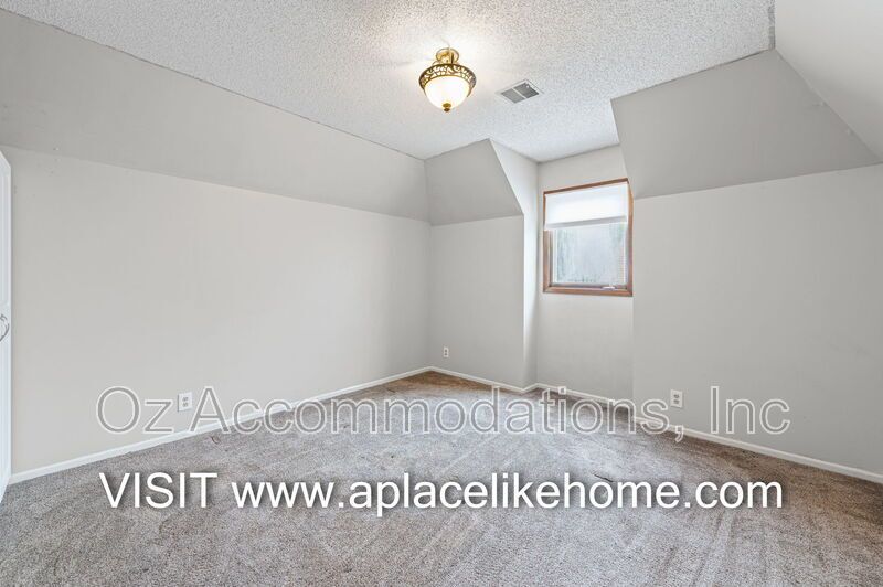 Spacious 4-Bedroom Home in Overland Park property image