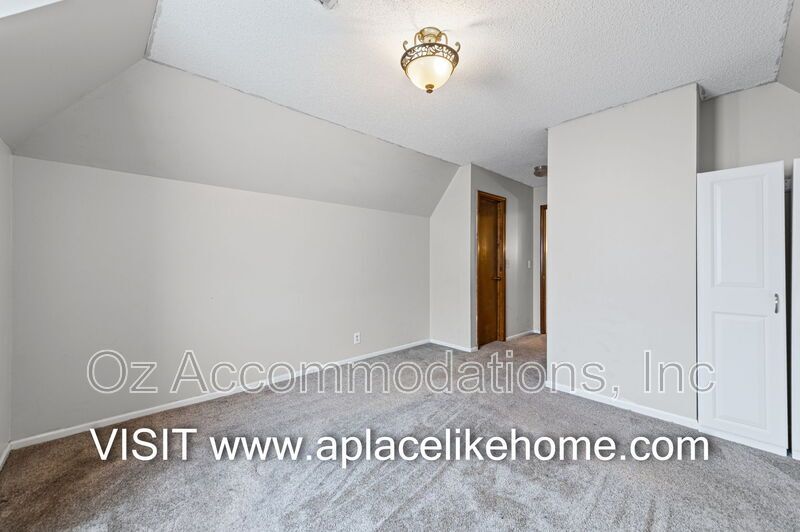 Spacious 4-Bedroom Home in Overland Park property image