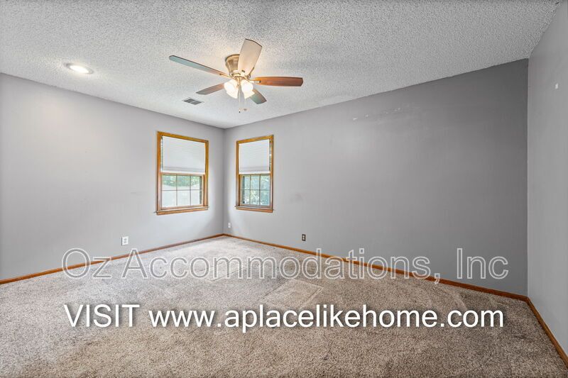 Spacious 4-Bedroom Home in Overland Park property image