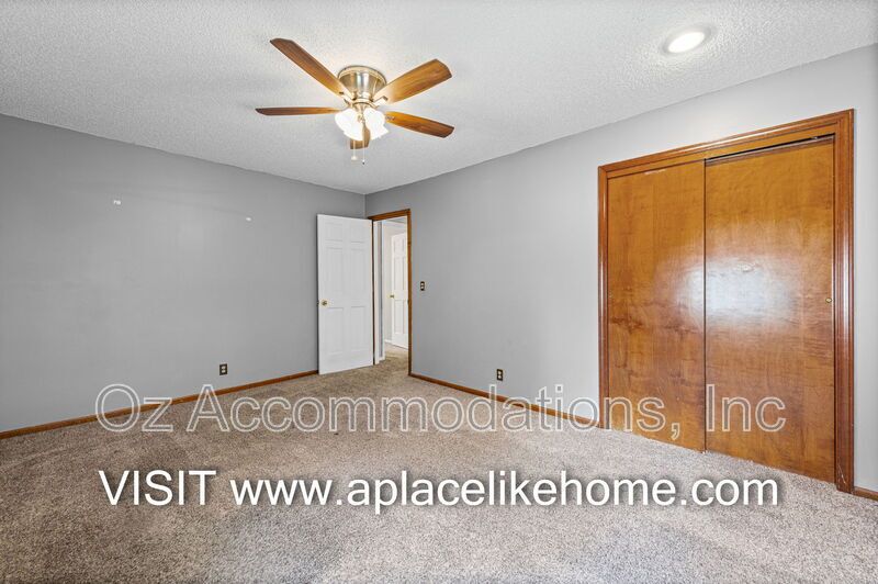 Spacious 4-Bedroom Home in Overland Park property image