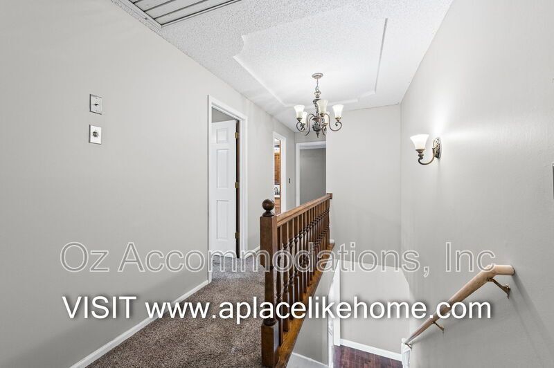 Spacious 4-Bedroom Home in Overland Park property image