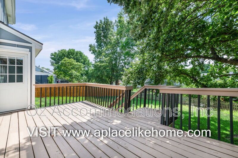 Spacious 4-Bedroom Home in Overland Park property image