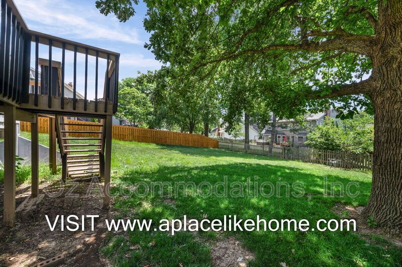 Spacious 4-Bedroom Home in Overland Park property image