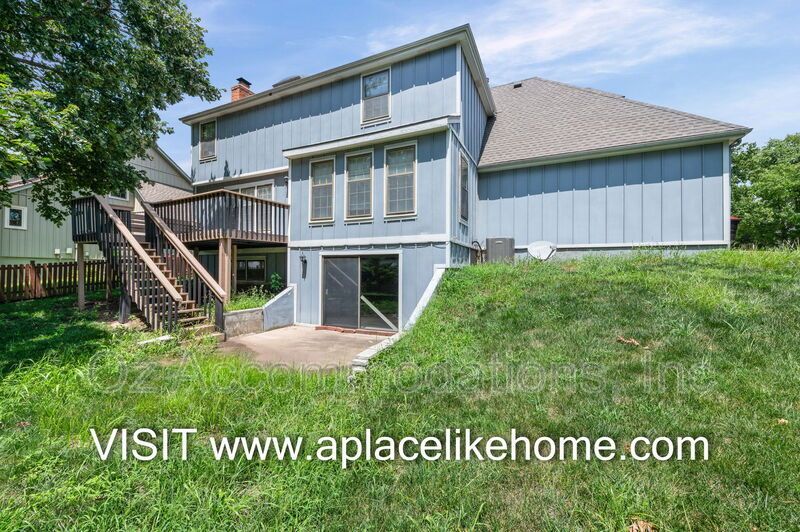 Spacious 4-Bedroom Home in Overland Park property image