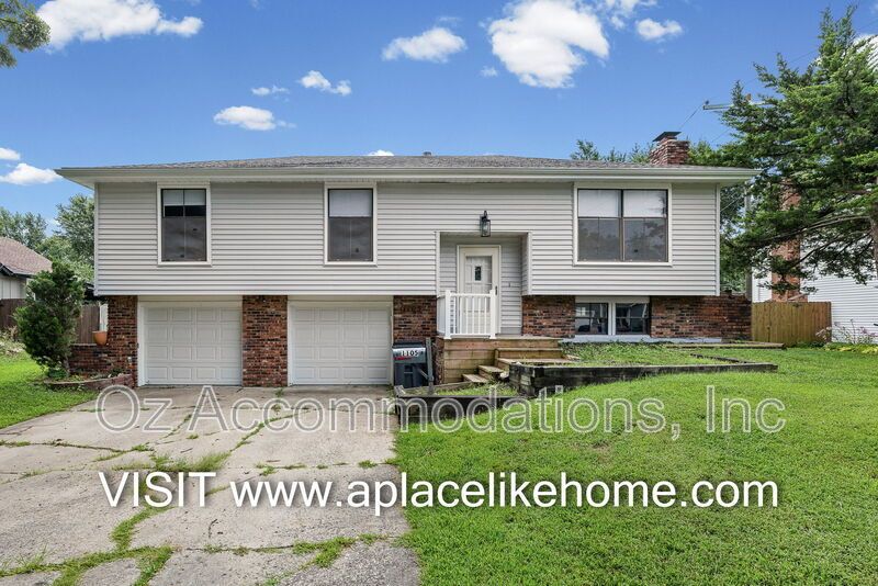 PRICE DROP!! 1105 W Elm Ter Olathe, KS 66061 property image