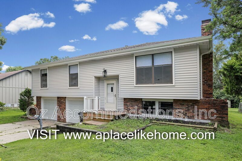 PRICE DROP!! 1105 W Elm Ter Olathe, KS 66061 property image