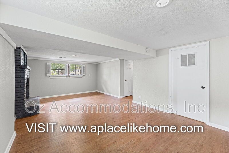 PRICE DROP!! 1105 W Elm Ter Olathe, KS 66061 property image