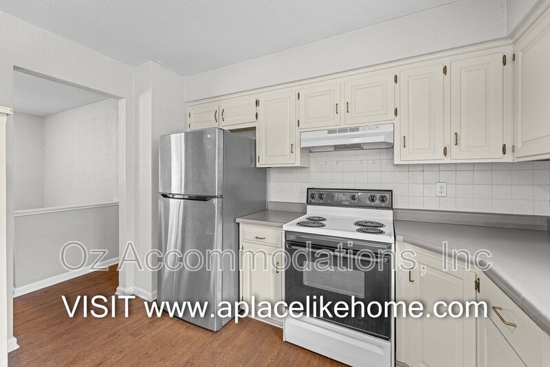 PRICE DROP!! 1105 W Elm Ter Olathe, KS 66061 property image