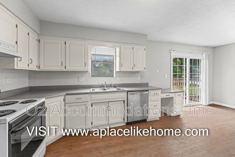PRICE DROP!! 1105 W Elm Ter Olathe, KS 66061 property image