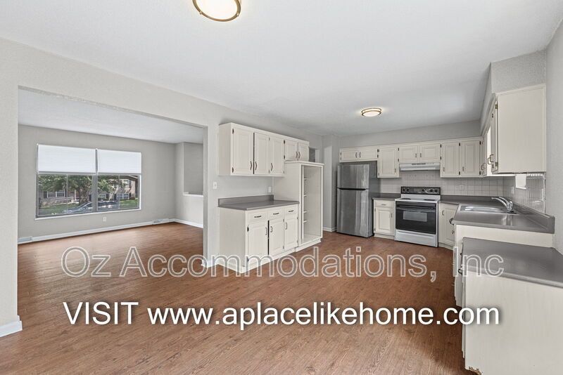 PRICE DROP!! 1105 W Elm Ter Olathe, KS 66061 property image