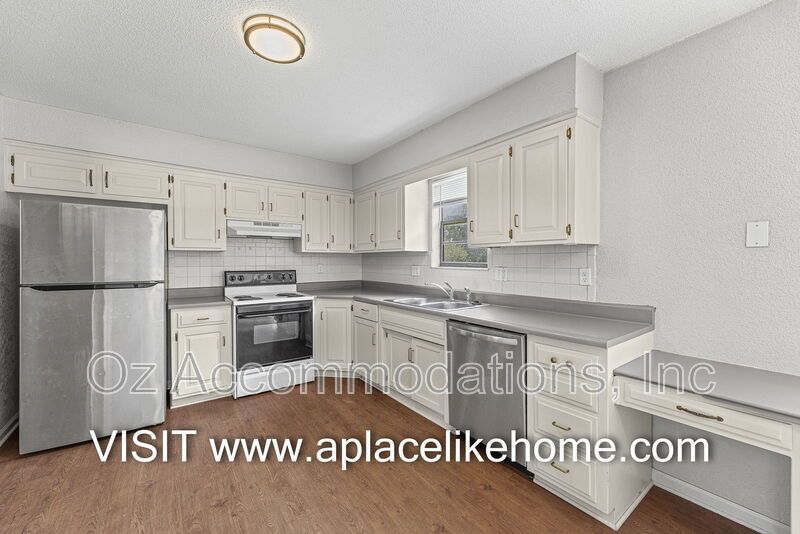 PRICE DROP!! 1105 W Elm Ter Olathe, KS 66061 property image