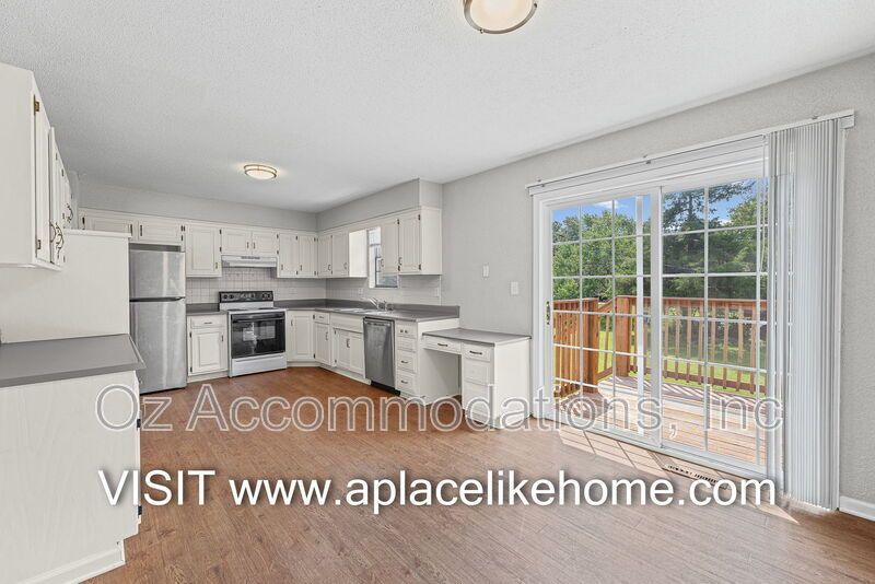 PRICE DROP!! 1105 W Elm Ter Olathe, KS 66061 property image