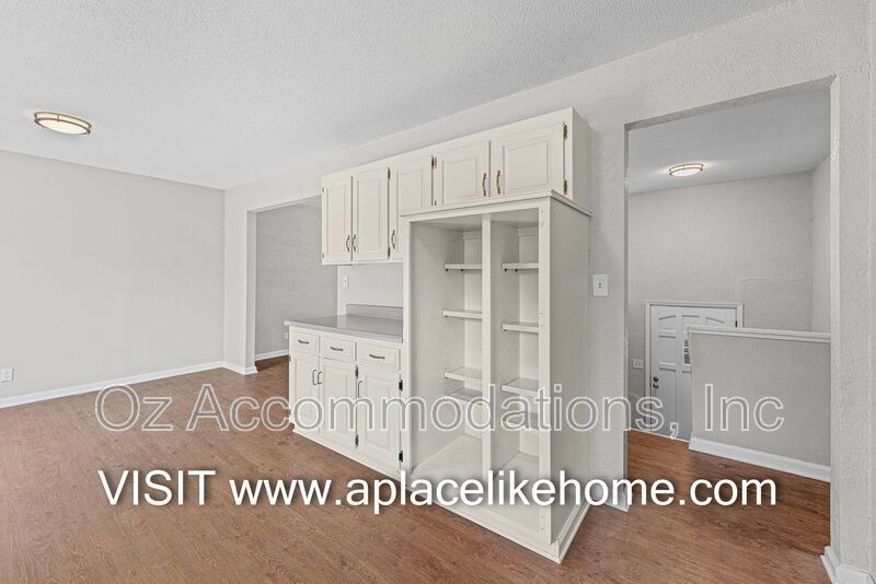 PRICE DROP!! 1105 W Elm Ter Olathe, KS 66061 property image