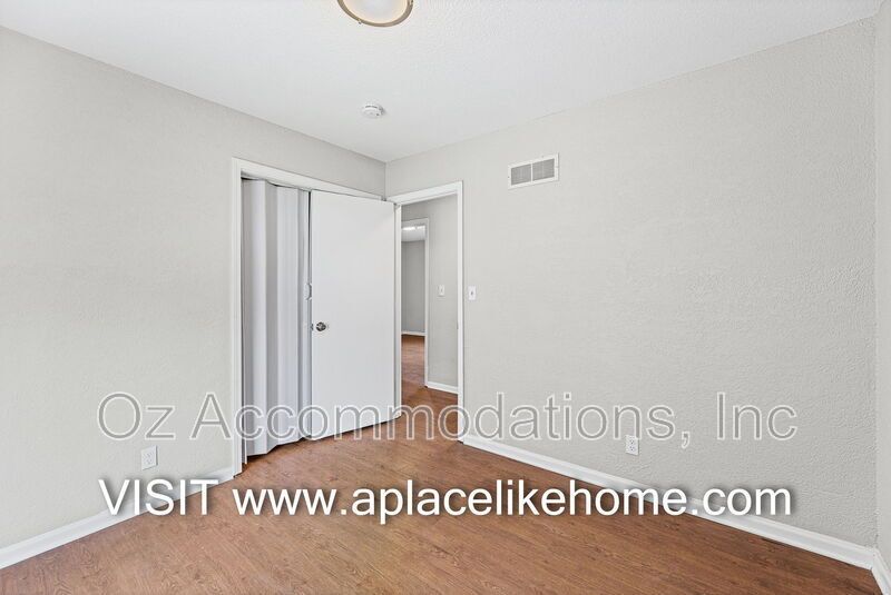 PRICE DROP!! 1105 W Elm Ter Olathe, KS 66061 property image