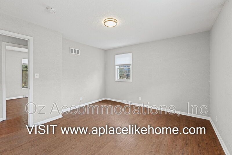 PRICE DROP!! 1105 W Elm Ter Olathe, KS 66061 property image