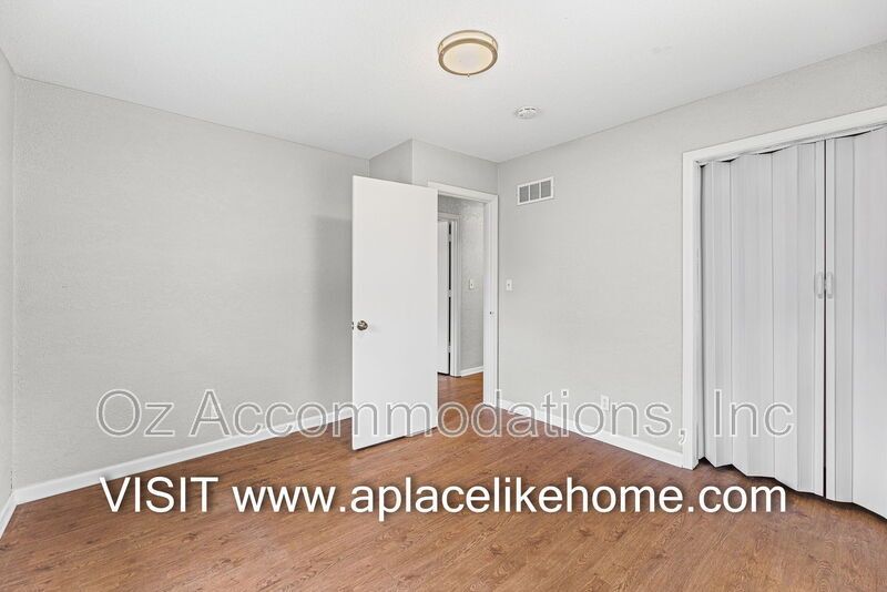 PRICE DROP!! 1105 W Elm Ter Olathe, KS 66061 property image