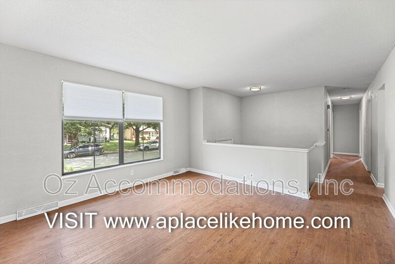 PRICE DROP!! 1105 W Elm Ter Olathe, KS 66061 property image