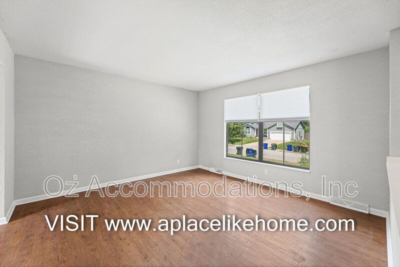 PRICE DROP!! 1105 W Elm Ter Olathe, KS 66061 property image