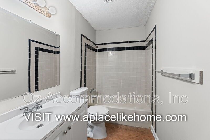 PRICE DROP!! 1105 W Elm Ter Olathe, KS 66061 property image
