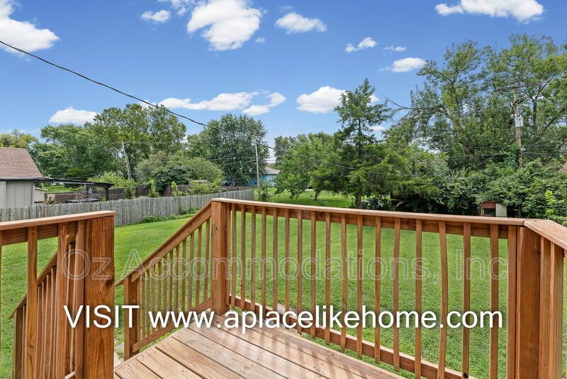 PRICE DROP!! 1105 W Elm Ter Olathe, KS 66061 property image