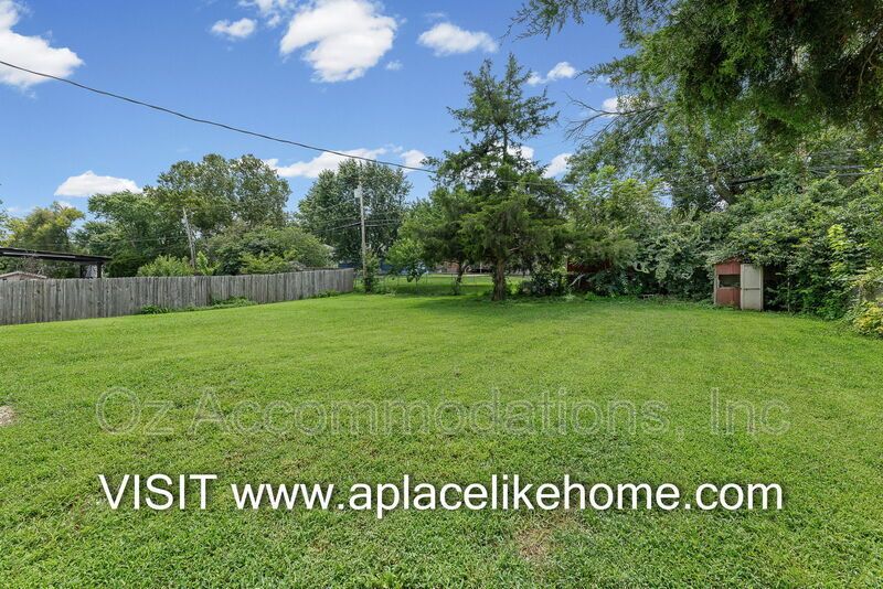 PRICE DROP!! 1105 W Elm Ter Olathe, KS 66061 property image