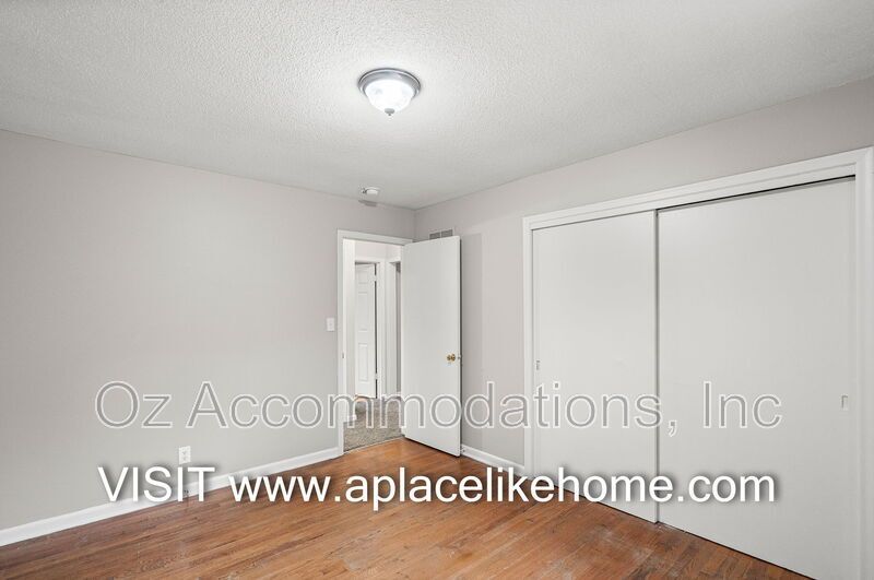 1606 N 63 Pl, Kansas City, KS 66102 property image