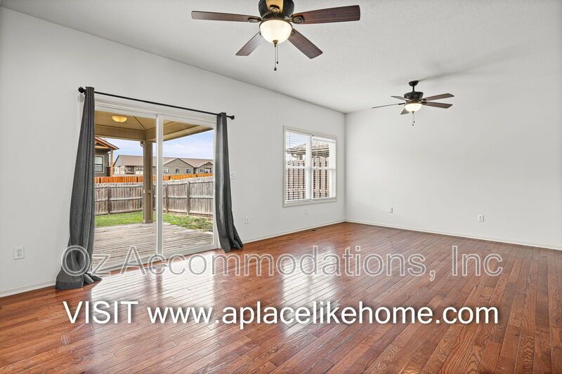 34076 W 90th Cir De Soto, KS 66018 property image