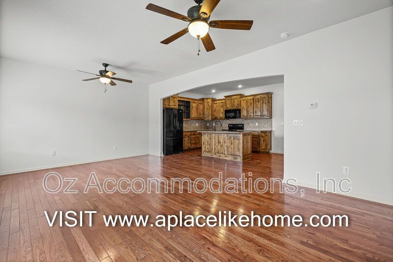 34076 W 90th Cir De Soto, KS 66018 property image