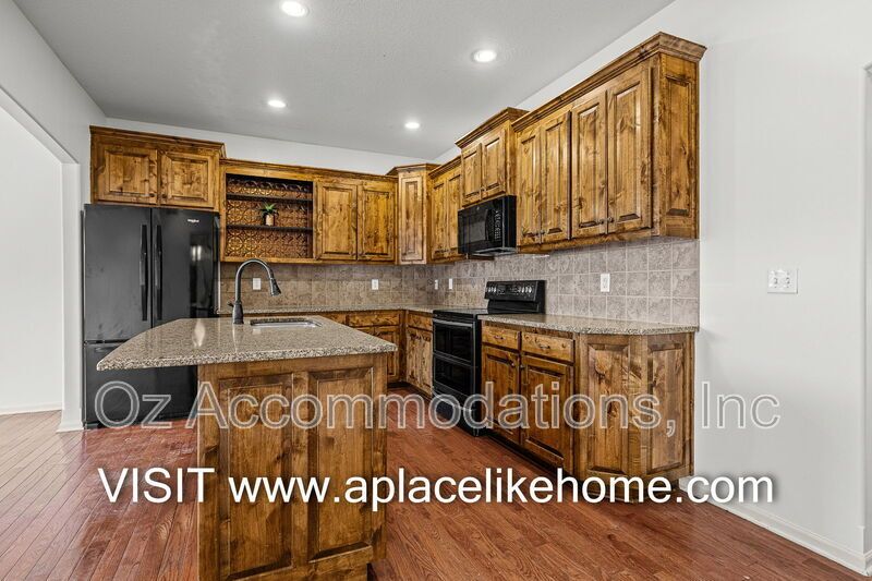 34076 W 90th Cir De Soto, KS 66018 property image