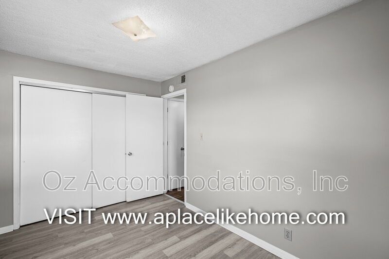 8201 Spring Valley Road 15B Belton, MO 64012 property image