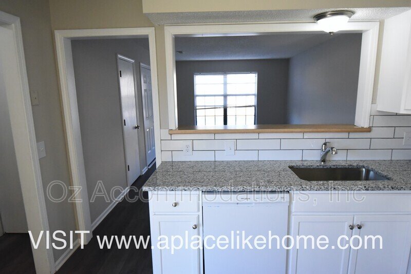 912 S Edgebrook St, Apt C, Olathe, KS 66061 property image