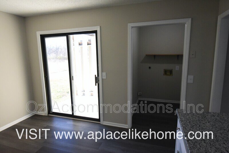 912 S Edgebrook St, Apt C, Olathe, KS 66061 property image