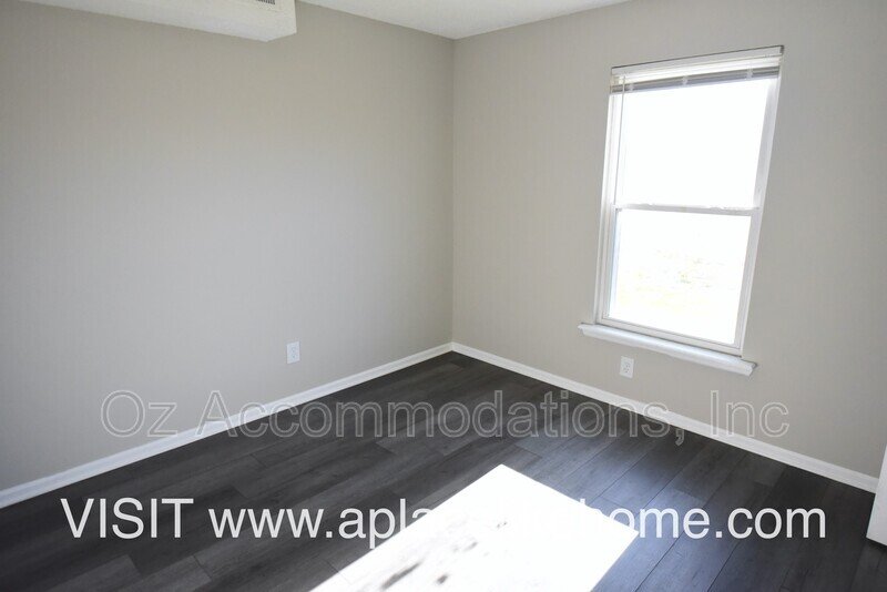 912 S Edgebrook St, Apt C, Olathe, KS 66061 property image