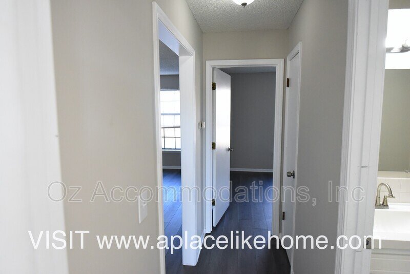 912 S Edgebrook St, Apt C, Olathe, KS 66061 property image