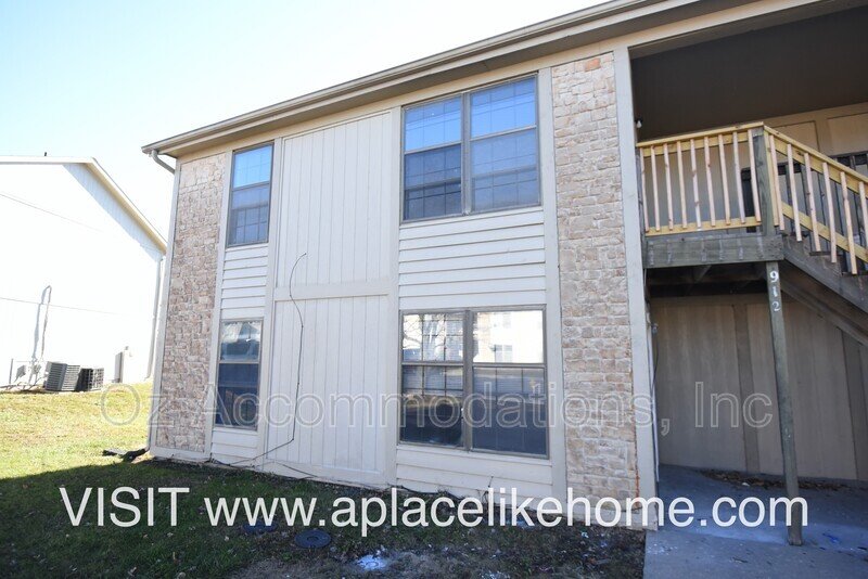 912 S Edgebrook St, Apt C, Olathe, KS 66061 property image