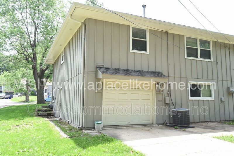 Charming 2-Bed Duplex with Split-Level Living in Overland Park! property image