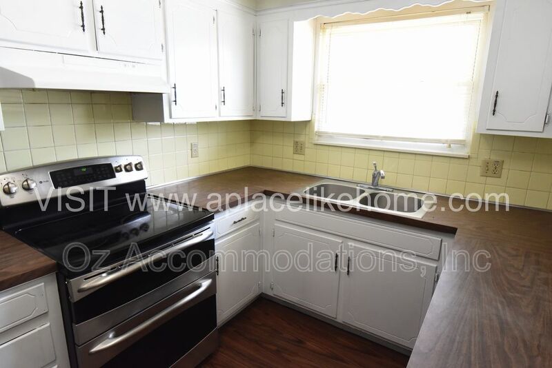 Charming 2-Bed Duplex with Split-Level Living in Overland Park! property image